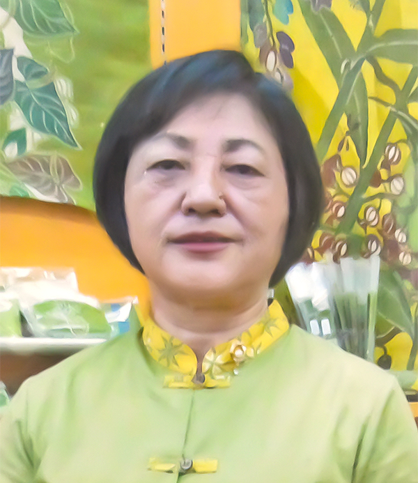 会長　垣花 悦子